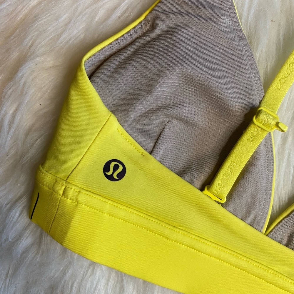 Lululemon License to Train Triangle Bra Light Support A/B Cup Logo Size 4 BEAY - Picture 5 of 5